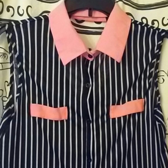 Stripped sleeveless button down blouse - Picture 2 of 4