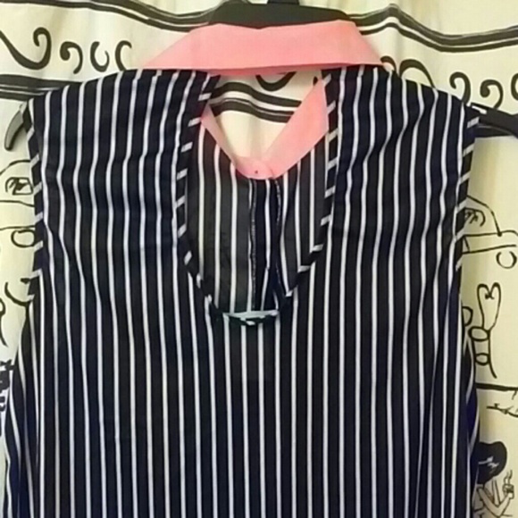 Stripped sleeveless button down blouse - Picture 4 of 4