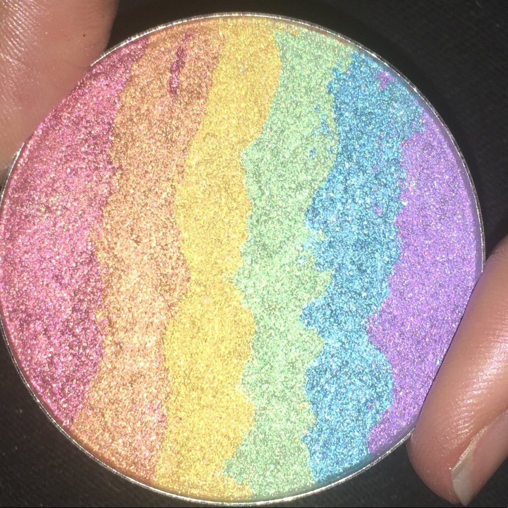rainbow Highlighter/ eyeshadow🌈 Pan only