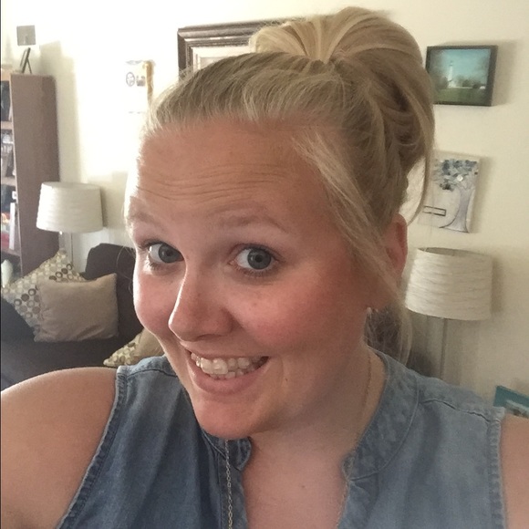 Meet your Posher, Rachel - Picture 1 of 1