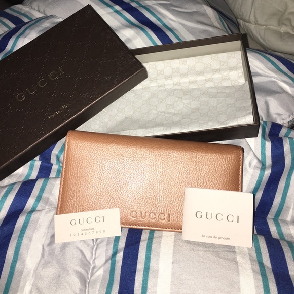 Gucci wallet |SOLD| - Picture 1 of 4