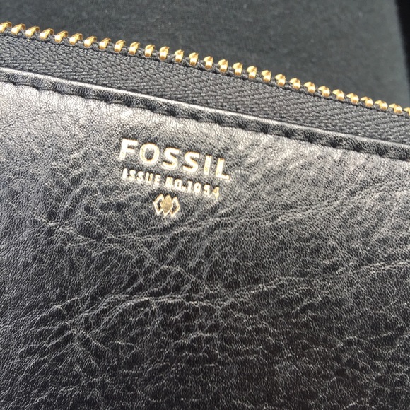 Black fossil wallet