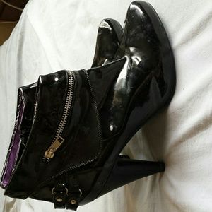 Make offer Reposh Like new booties