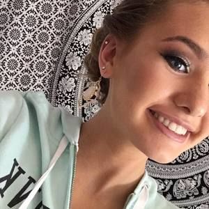 Meet your Posher, Chloe