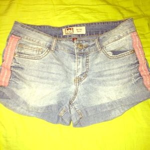 l.e.i ashley low rise denim shorts