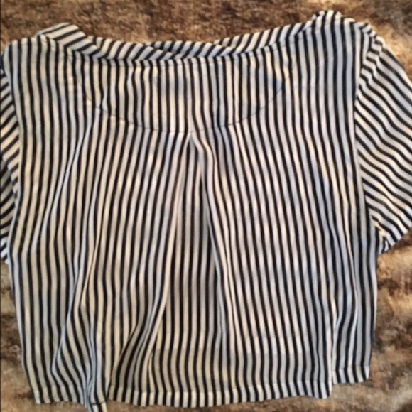 GUESS striped chiffon crop top - Picture 2 of 4