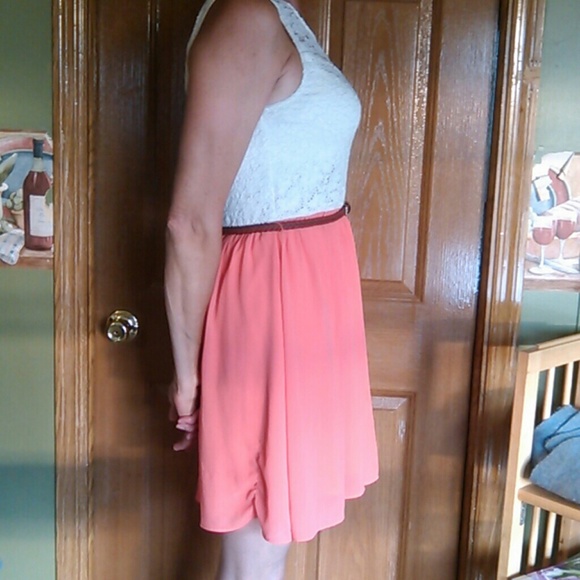 White and coral dress - Picture 3 of 4