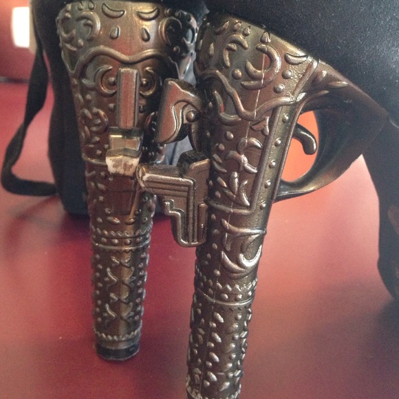 Too Fast heels, guns as the heel so cute! And sexy - Picture 2 of 3