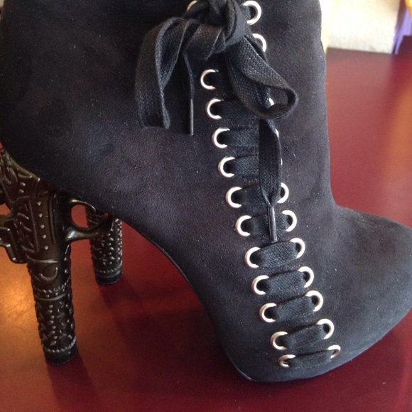 Too Fast heels, guns as the heel so cute! And sexy - Picture 3 of 3