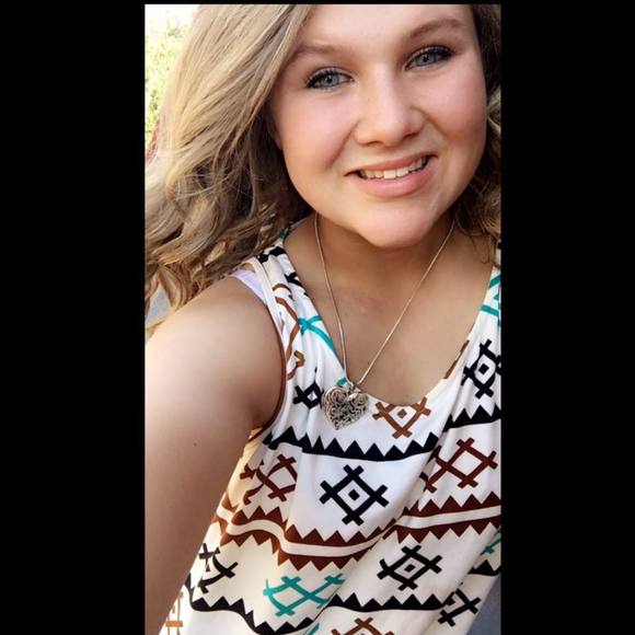 Meet your Posher, D'layna - Picture 1 of 1
