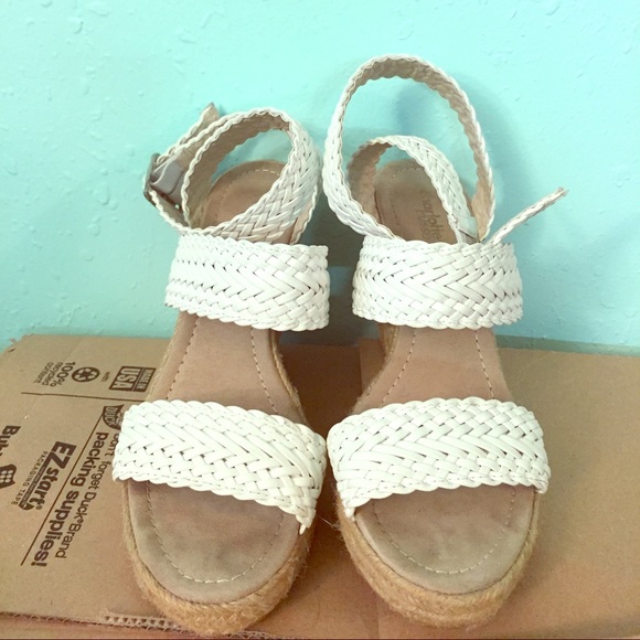 White Wedges. SIZE 8