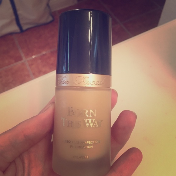 Too Faced -Absolute Perfection Foundation/ TRADED - Picture 1 of 4