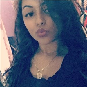 Meet your Posher, Cassandra