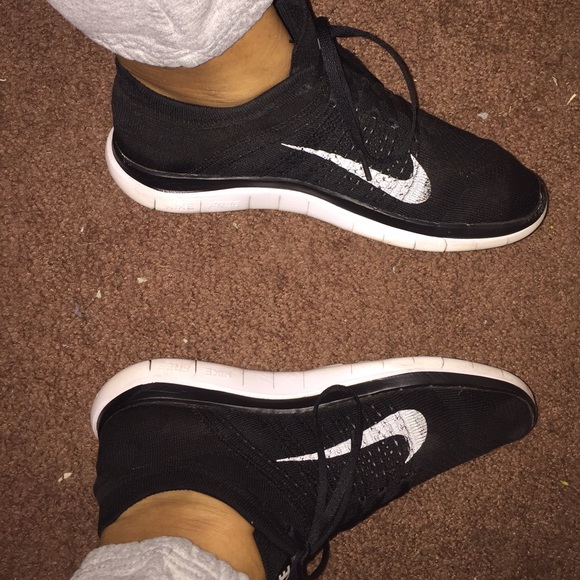 Nike black & white fly knits