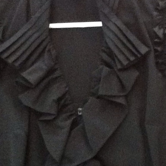Black sleeveless ruffle blouse - Picture 2 of 3