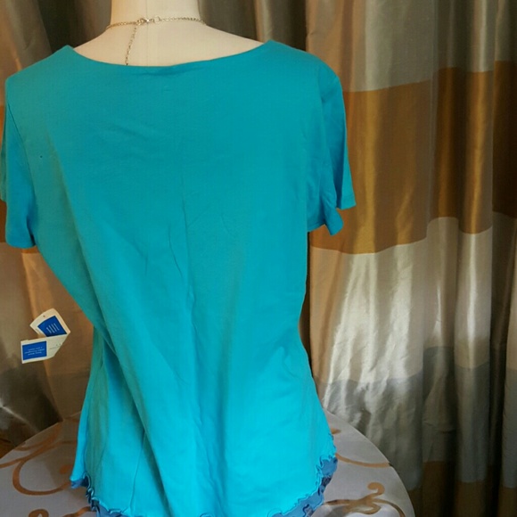 *NWT* TSHIRT - Picture 2 of 4