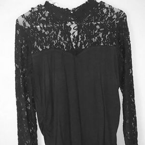 🆕 🎉NWT Maurcies Top