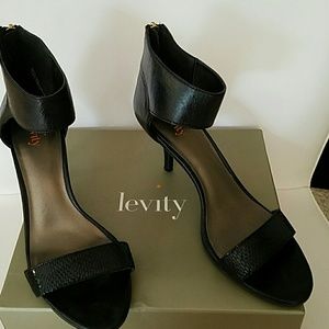 Levity sandal
