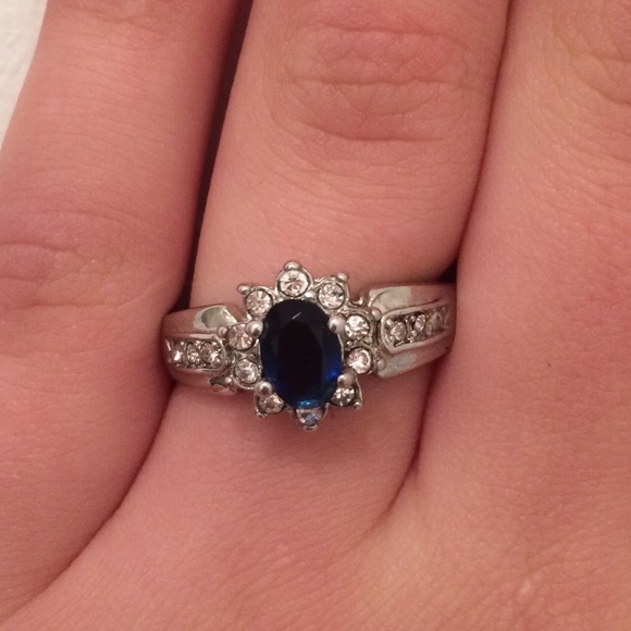 a real blue dimond ring with real dimonds arond it