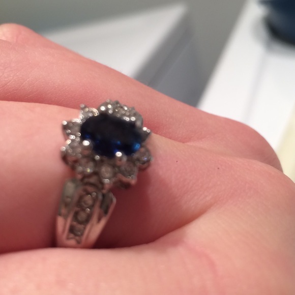 a real blue dimond ring with real dimonds arond it