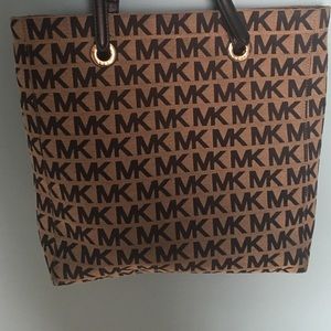 Mk purse authentic barley used I got it for 180