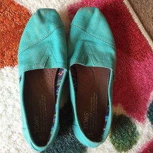 Size 5 Earth Green Toms