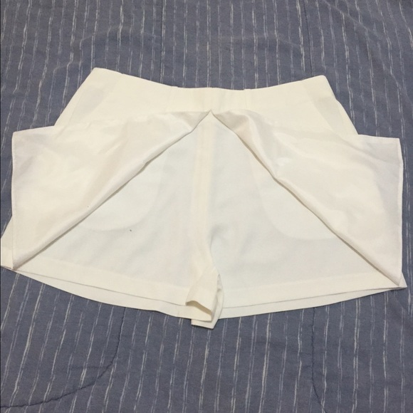 Justfab skort - Picture 2 of 4