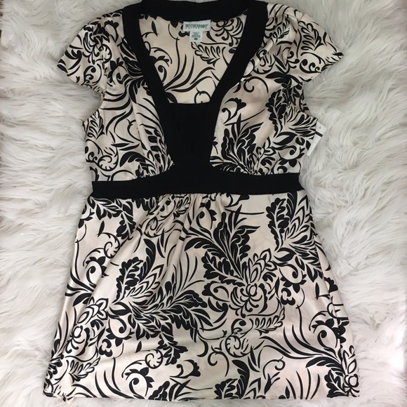 Sale‼️Black cream tunic top dressy shirt Maternity