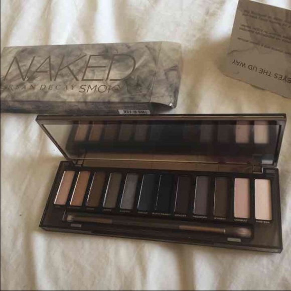 Urban Decay smoky naked