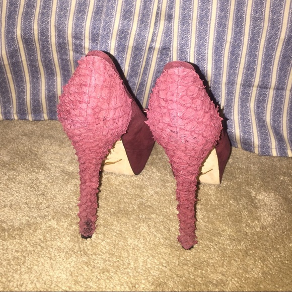 Heels - Picture 3 of 4