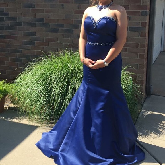Prom/Formal Dress - Picture 2 of 3