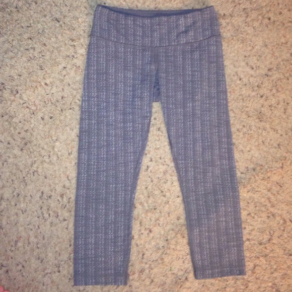REDUCED 💜Lululemon crops💜