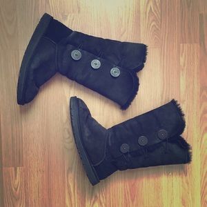 Ugg Bailey Button Triplet