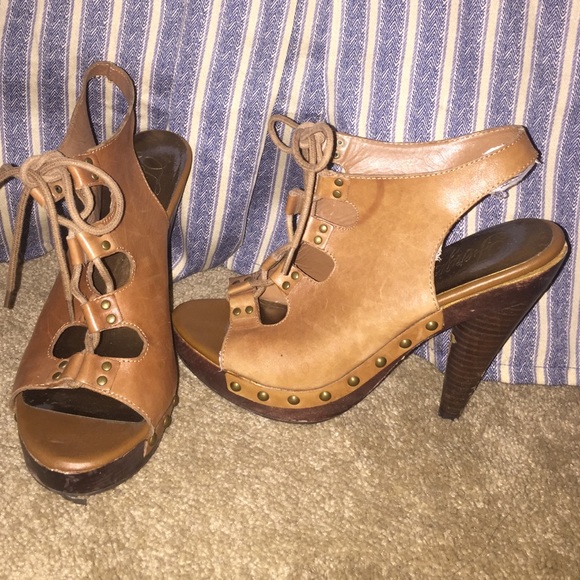 Heels - Picture 2 of 4