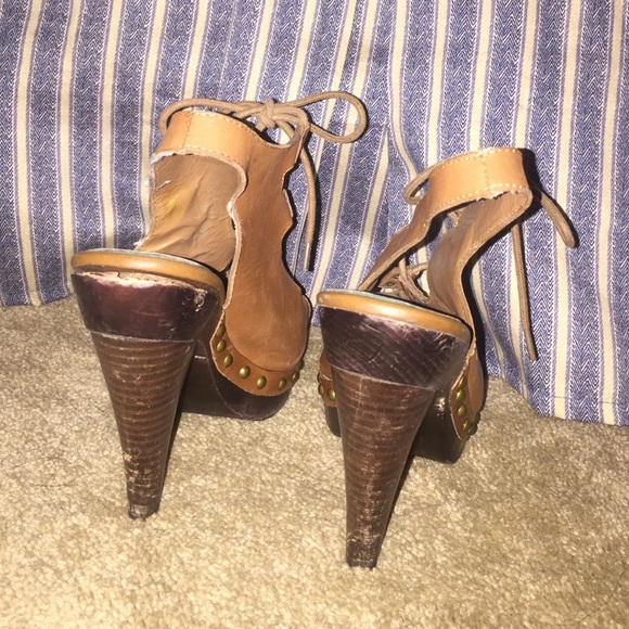 Heels - Picture 3 of 4