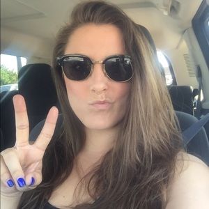 Meet your Posher, Sharaha