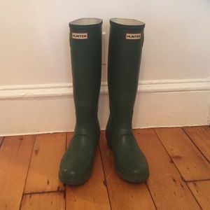 Lightly worn HUNTER boots.