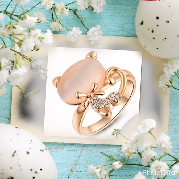 Jewelry - 💥SALE💥 Rose gold opal crystals diamond ring