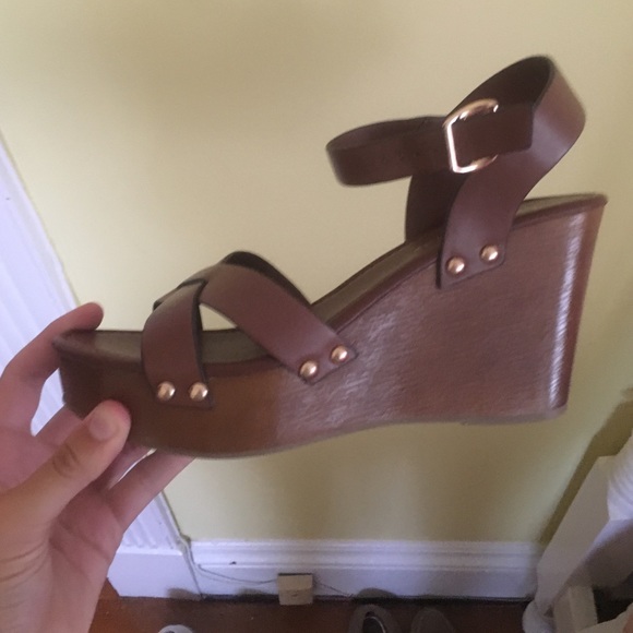 Brown "wooden wedges