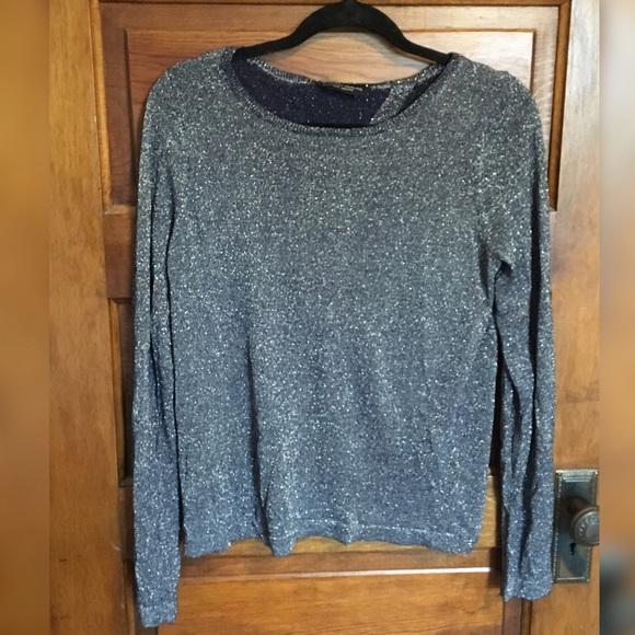 Open-back silver shirt