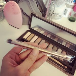 Naked3 brush。