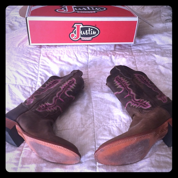 Justin's cowboy boots size 10B