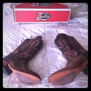 Justin's cowboy boots size 10B