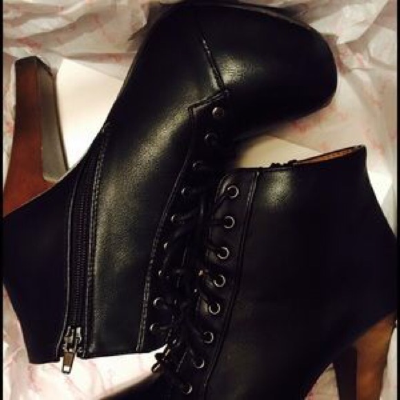 Qupid | Black heel booties