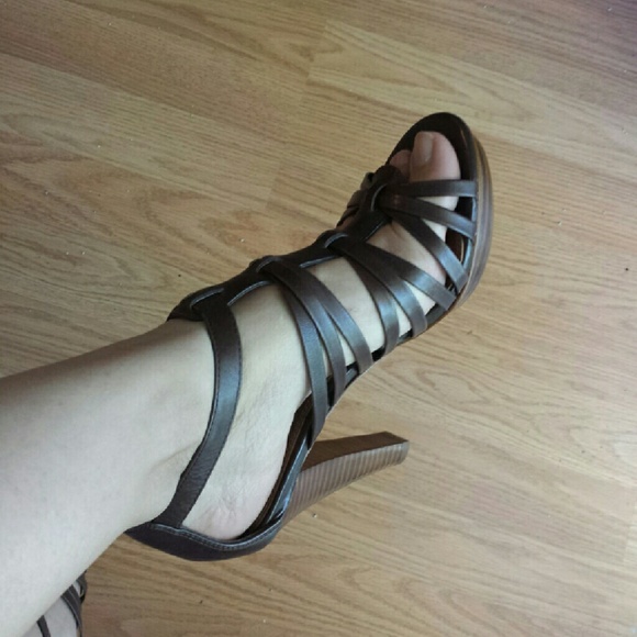 Banana Republic leather sandal heels - Picture 4 of 4