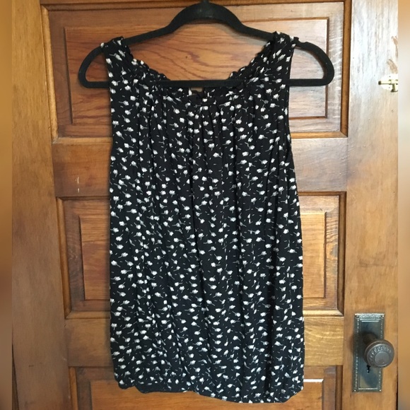 Floral shirt w/ back bow detail