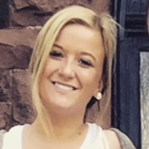 Meet your Posher, Courtney
