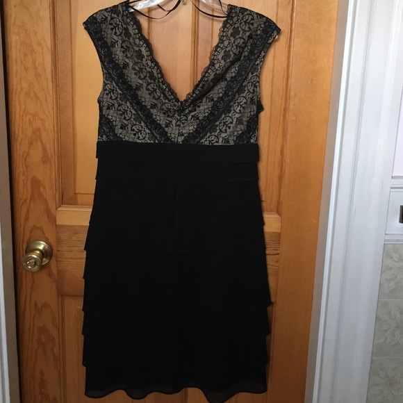 Formal dress - Picture 2 of 3
