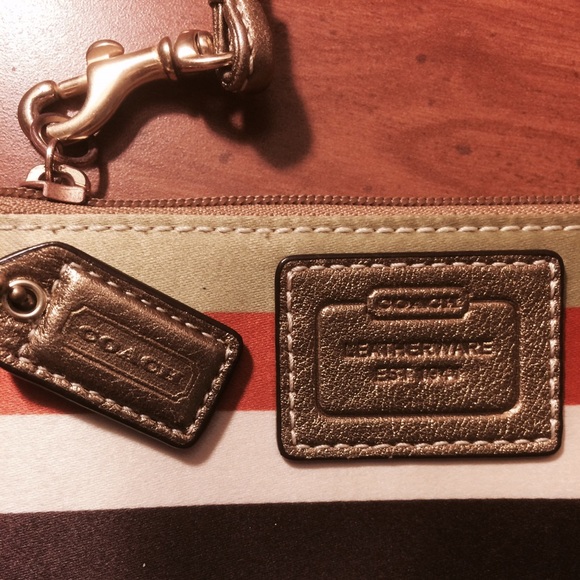Coach wristlet - Picture 2 of 3