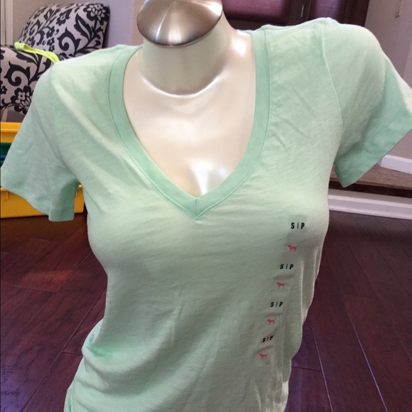NWT: PINK V-Neck Tee